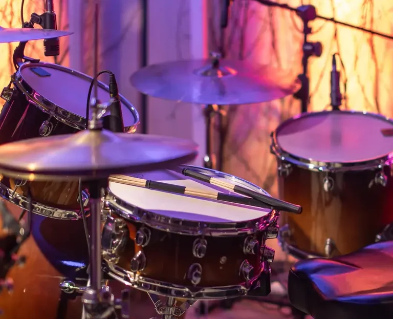 drums-cymbals-hi-hat-beautiful-background-recording-studio-room-musicians-rehearsals-concept-musical-creativity-show-business