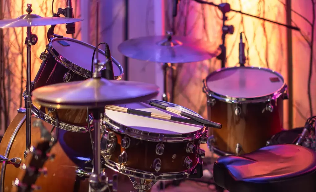 drums-cymbals-hi-hat-beautiful-background-recording-studio-room-musicians-rehearsals-concept-musical-creativity-show-business